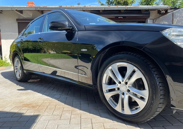 Mercedes-Benz Klasa E cena 52000 przebieg: 237000, rok produkcji 2011 z Jarocin małe 436